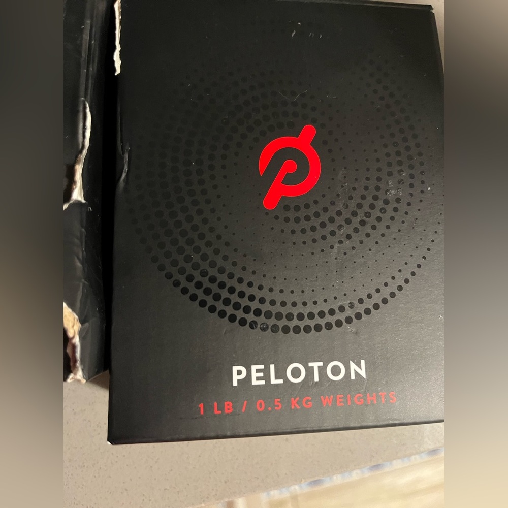 NWT PELOTON WEIGHTS 1LBS